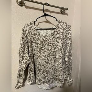 Woman’s ANA grey & white leopard soft tee